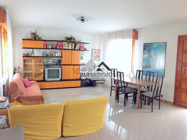 Villetta indipendente in vendita di 223 m² in Viale Zandonai
