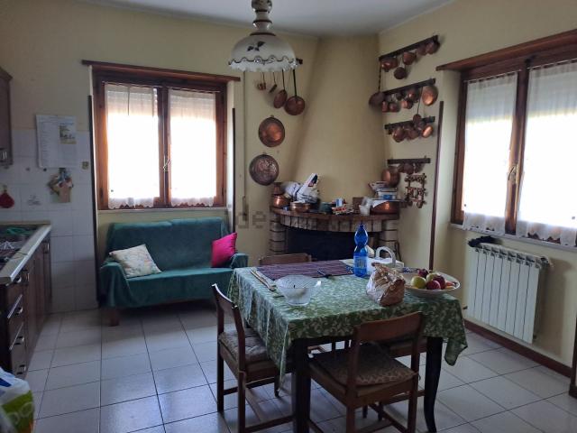 Villetta indipendente in vendita di 224 m² in Via Colle d&apos Oro