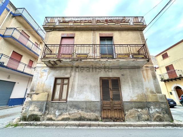 Villetta indipendente in vendita di 224 m² in Via Castiglia, 64