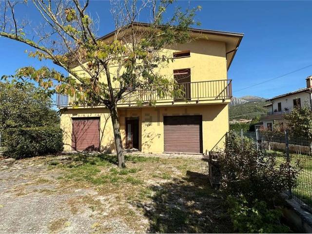 Villetta indipendente in vendita di 224 m² in Via G. Scaramucci