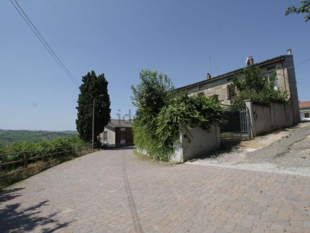 Villetta indipendente in vendita di 224 m² in Via L. Fugazza, 38