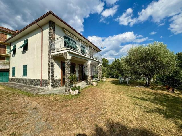 Villetta indipendente in vendita di 224 m² in Via Nino Bixio, 1