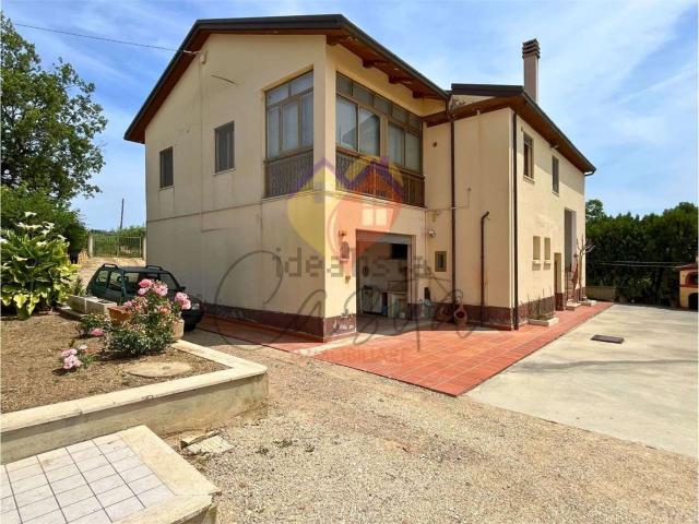 Villetta indipendente in vendita di 224 m² in Contrada Montetinello, 7