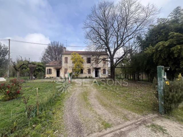 Villetta indipendente in vendita di 2252 m² in Via Ludovico Ariosto, 6