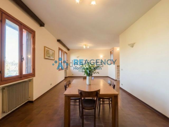Villetta indipendente in vendita di 225 m² in Via Albereria