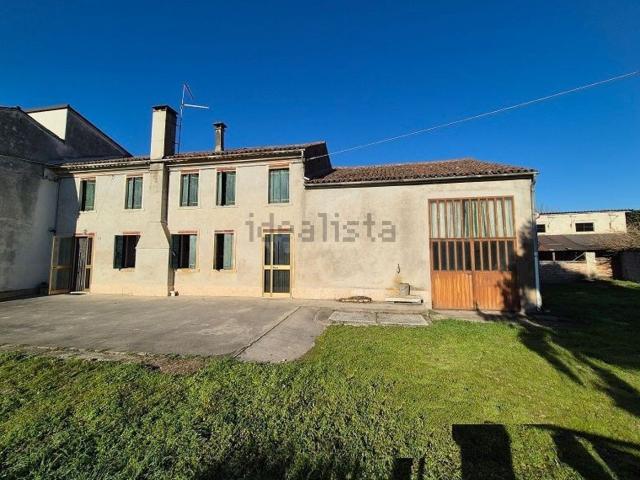 Villetta indipendente in vendita di 225 m² in Via Battipaglia