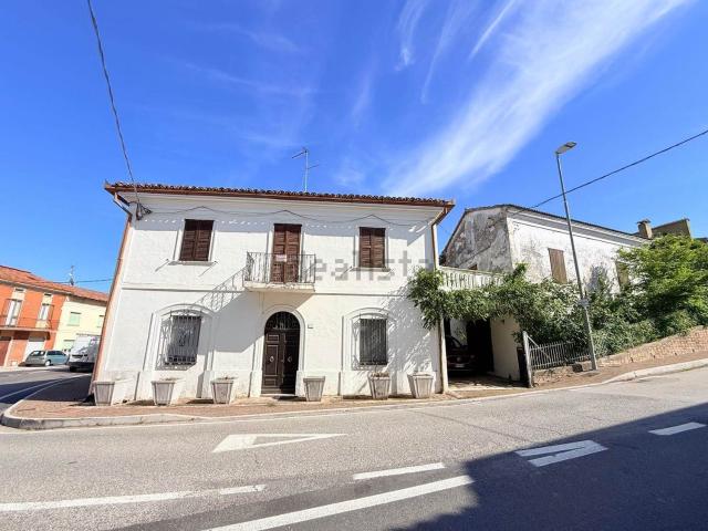 Villetta indipendente in vendita di 225 m² in Via I Maggio, 2