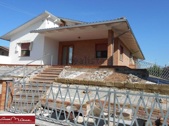 Villetta indipendente in vendita di 225 m² in Via Labriola, 1