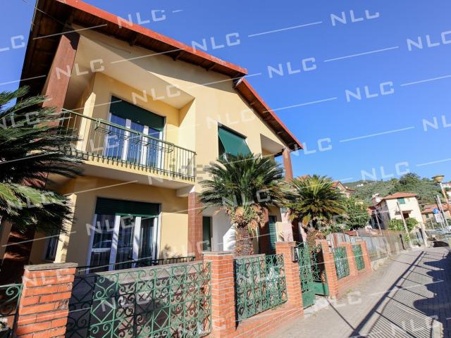 Villetta indipendente in vendita di 225 m² in Via San Michele, 7