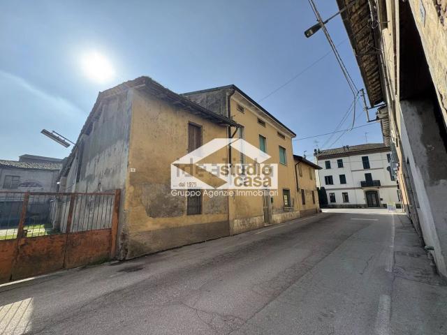 Villetta indipendente in vendita di 225 m² in Via Ticengo