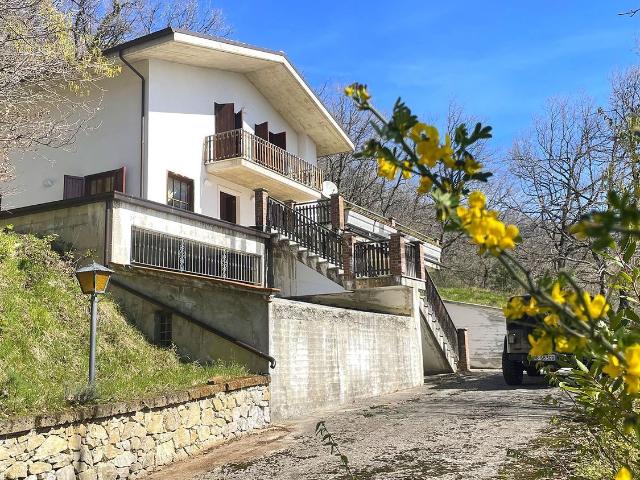 Villetta indipendente in vendita di 225 m² in Contrada Versante al Bosco