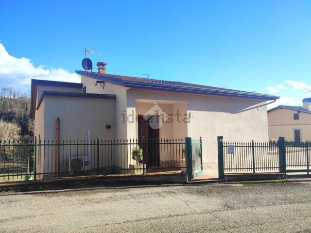 Villetta indipendente in vendita di 225 m² in Strada Eugubina, 196