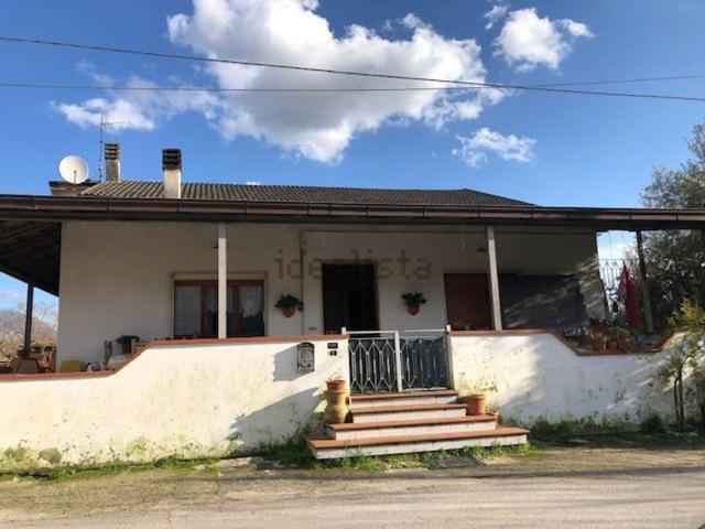 Villetta indipendente in vendita di 225 m² in Strada Marsella, 32