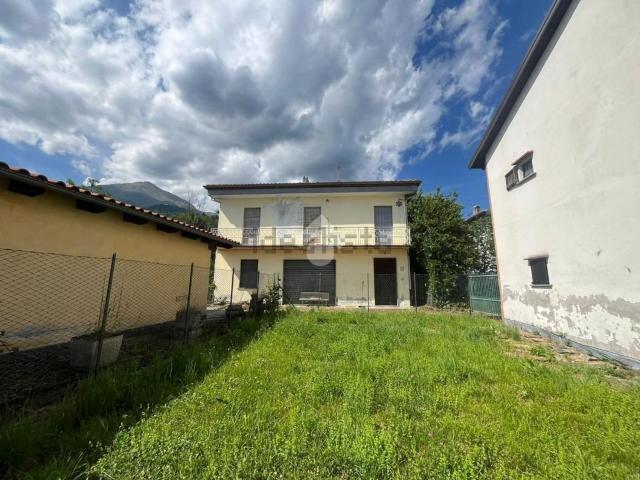 Villetta indipendente in vendita di 226 m² in Via Cavour, 1