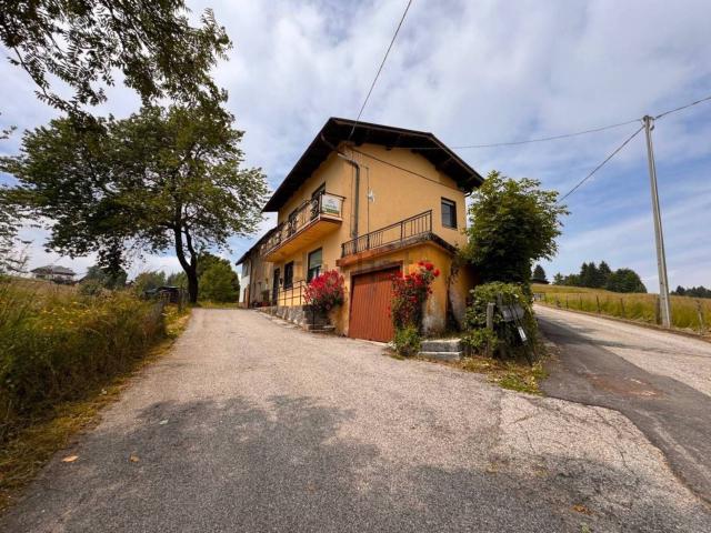 Villetta indipendente in vendita di 226 m² in Via Est