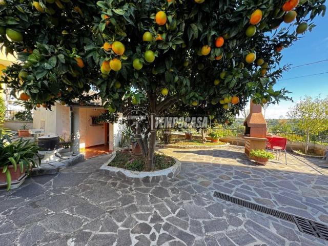 Villetta indipendente in vendita di 226 m² in Via San Rocco, 42