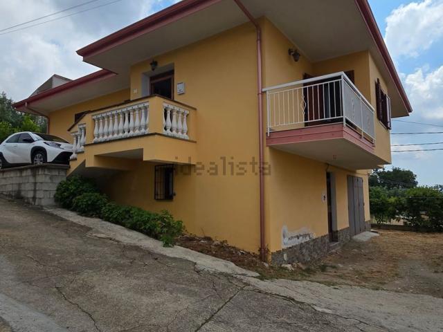 Villetta indipendente in vendita di 227 m² in Via Giacomo Leopardi Vico, 5