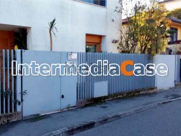 Villetta indipendente in vendita di 227 m² in Via Jacopo da Montagnana