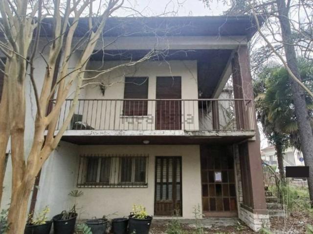 Villetta indipendente in vendita di 227 m² in Viale Paola Frassinetti