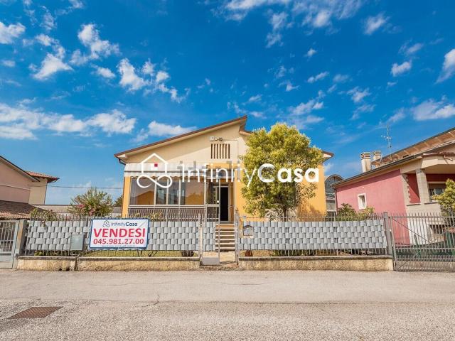 Villetta indipendente in vendita di 227 m² in Vicolo La Ponta
