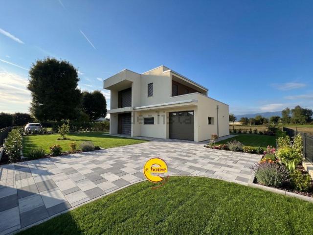 Villetta indipendente in vendita di 228 m²