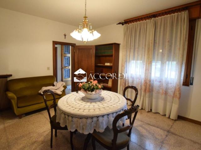 Villetta indipendente in vendita di 228 m²