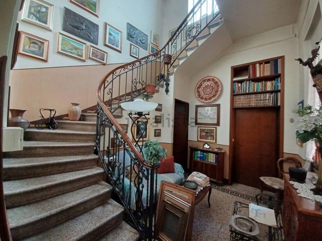 Villetta indipendente in vendita di 228 m² in Via C. Ferraris, 15