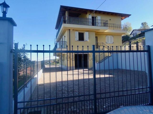 Villetta indipendente in vendita di 228 m² in Via Castello