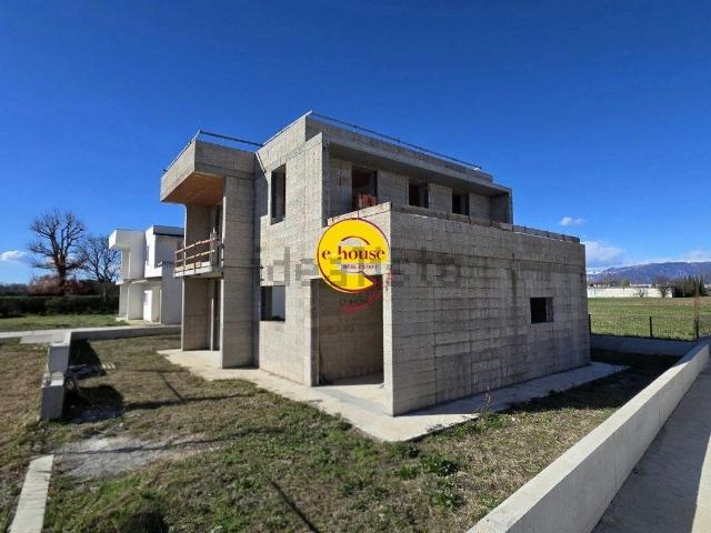 Villetta indipendente in vendita di 228 m² in Via Castiglione