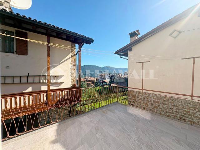 Villetta indipendente in vendita di 228 m² in Via del Bianco, 11