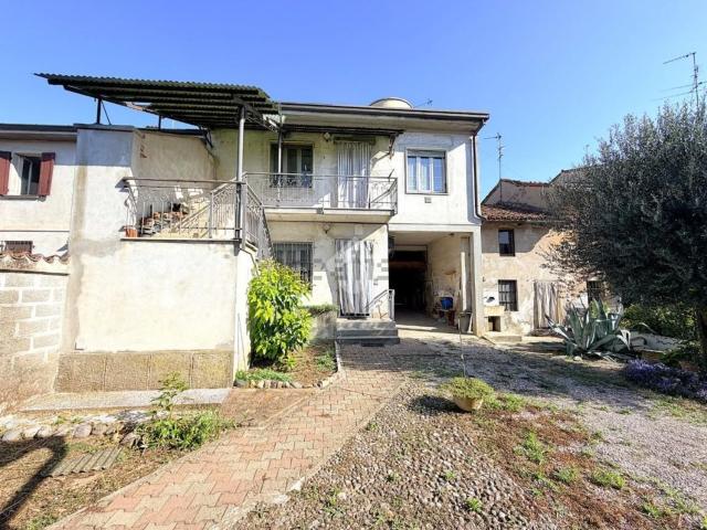 Villetta indipendente in vendita di 228 m² in Via IV Novembre, 42