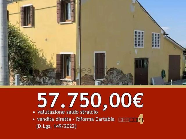Villetta indipendente in vendita di 228 m² in Via Mazzini