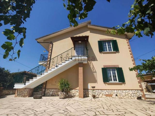 Villetta indipendente in vendita di 228 m² in Via Maratoneti, 4