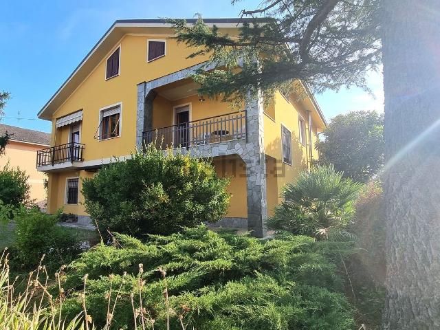 Villetta indipendente in vendita di 228 m² in Via Piemonte, 15