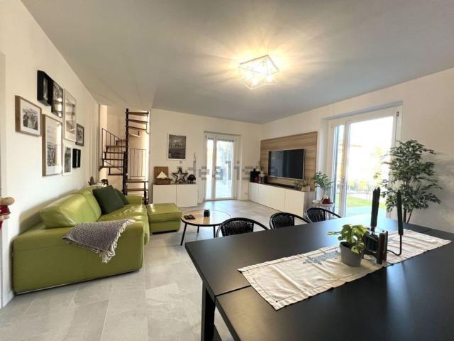 Villetta indipendente in vendita di 229 m² in Via Belveduto