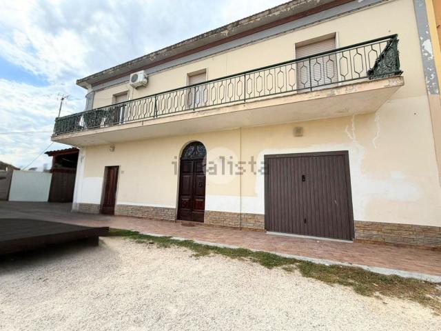 Villetta indipendente in vendita di 229 m² in Via Leonardo da Vinci, 1