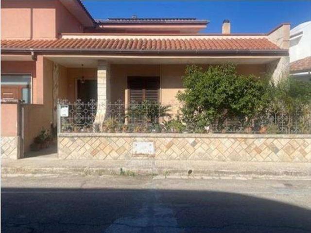 Villetta indipendente in vendita di 229 m² in Via Leonardo da Vinci, 33