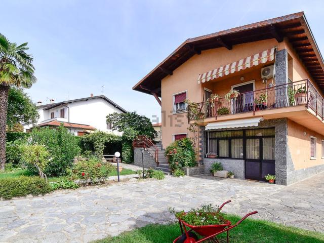 Villetta indipendente in vendita di 229 m² in Via San Pietro