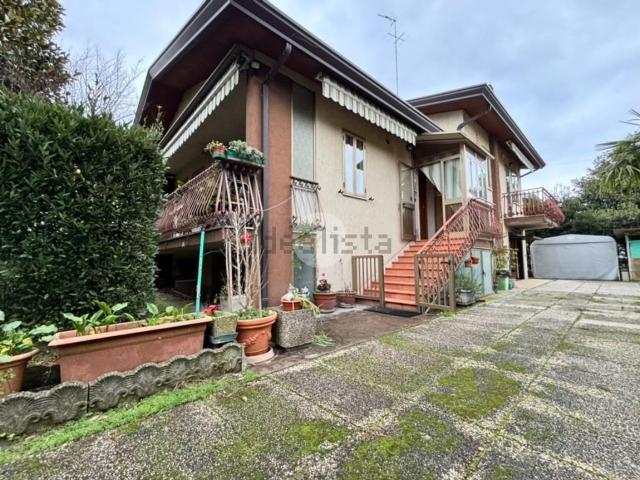 Villetta indipendente in vendita di 229 m² in Via Primavera, 83