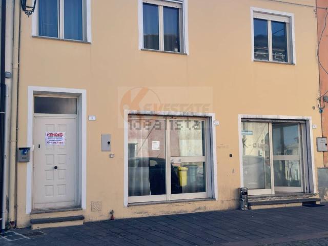 Villetta indipendente in vendita di 229 m² in Via Roma, 6