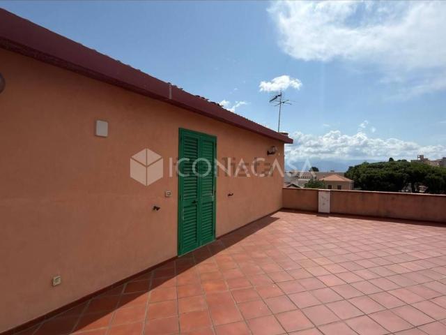 Villetta indipendente in vendita di 229 m² in Via Reno, 7