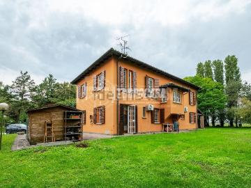 Villetta indipendente in vendita di 229 m² in Via XXI Ottobre 1944, 36