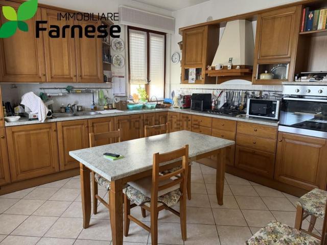 Villetta indipendente in vendita di 229 m² in Strada Statale 10 Padana Inferiore