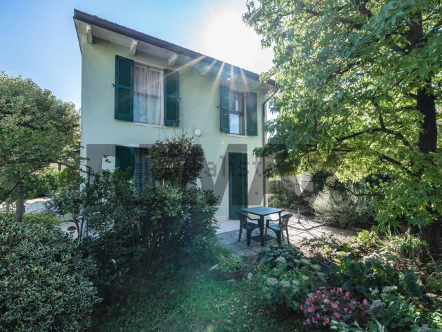 Villetta indipendente in vendita di 230 m² in Via Casaline