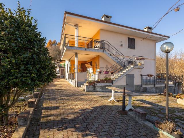 Villetta indipendente in vendita di 230 m² in Via Comba Carle, 36