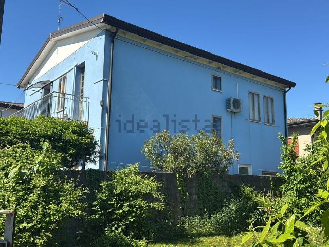 Villetta indipendente in vendita di 230 m² in Via Camillo Benso Conte Di Cavour