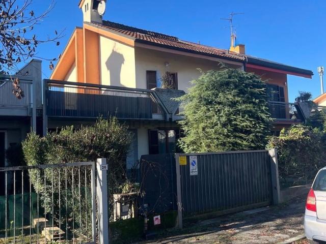 Villetta indipendente in vendita di 230 m² in Via Carrà