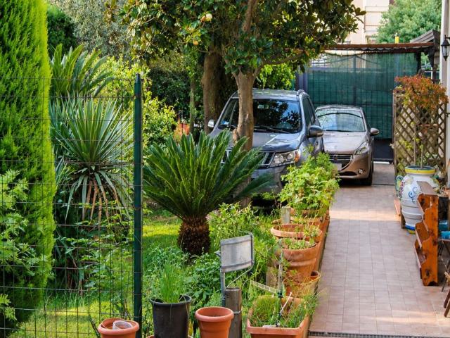Villetta indipendente in vendita di 230 m² in Via Aldo Capitini, 4