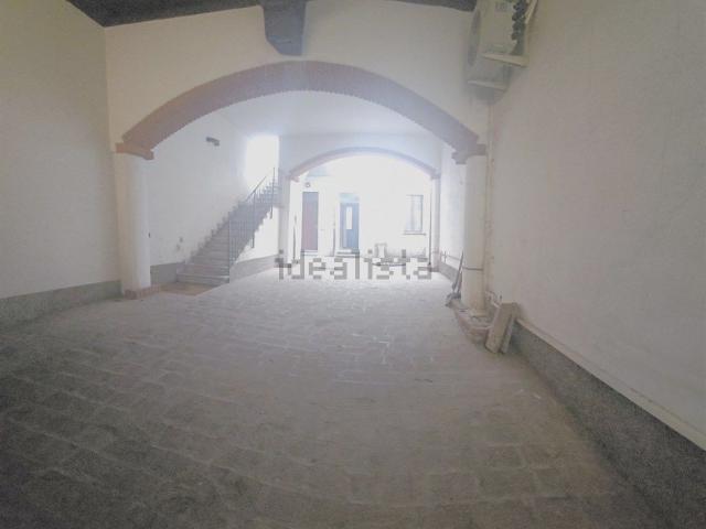 Villetta indipendente in vendita di 230 m² in Via Alfeno Varo, 13