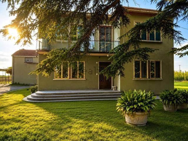 Villetta indipendente in vendita di 230 m² in Via Bologna, 974